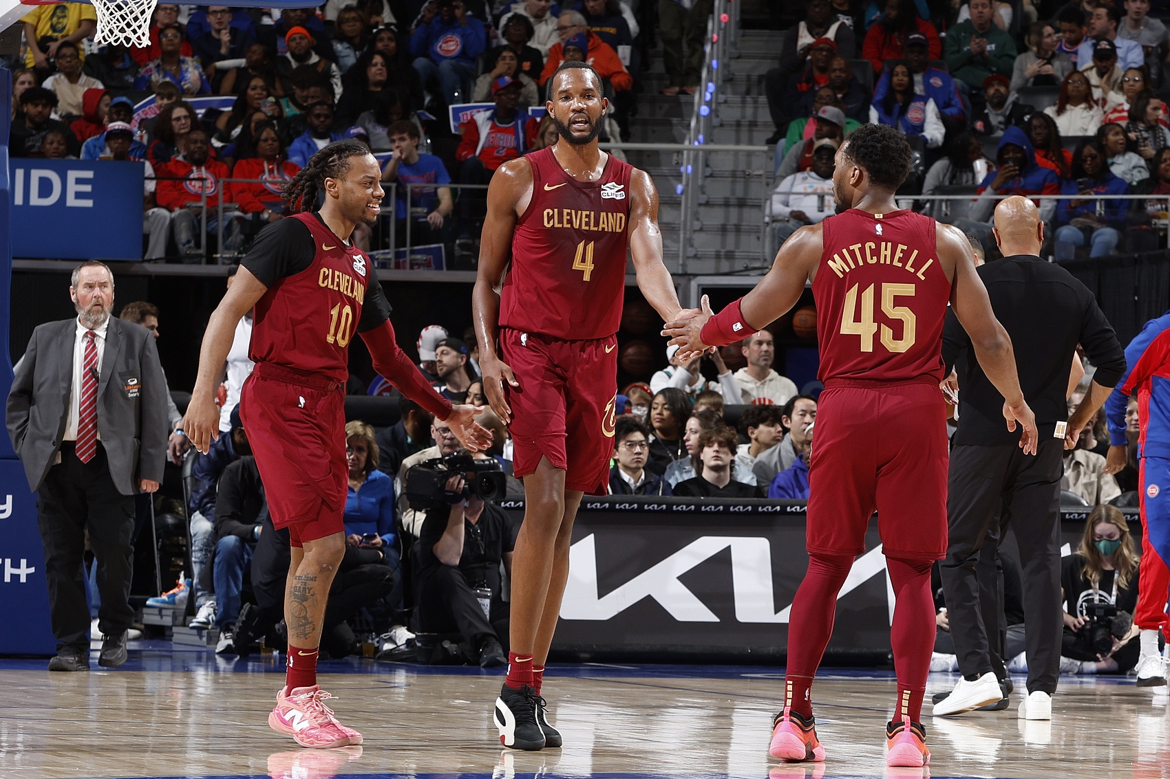 pg电子官网-B/R公布东部新赛季胜场预测：骑士57胜领跑 尼克斯51胜 魔术49胜