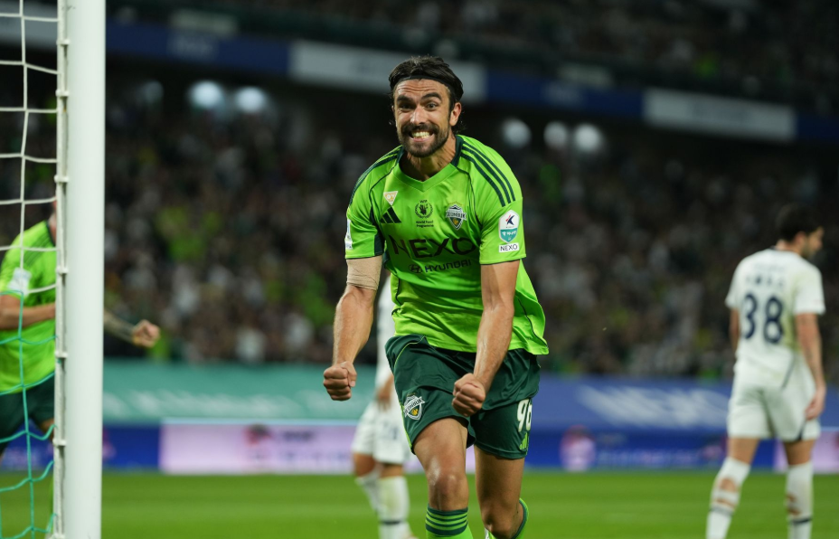 pg电子游戏官网官方网站-孔帕尼奥：韩K裁判吹罚尺度每周都不同，我的梦想是重返意甲踢球