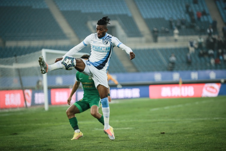 pg电子官网-前大连人外援曼佐基转战港超东区，曾代表球队出战38场