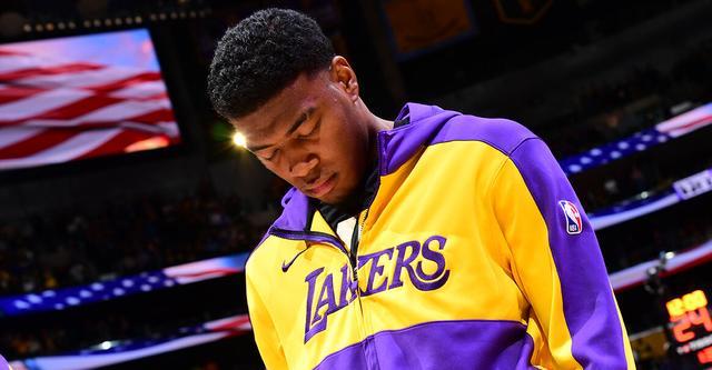 湖人队记：预计湖人不会在赛季前与八村垒提前续约