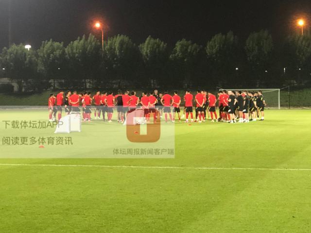 PG电子-国足全员出勤备战中日大战 李铁与池忠国单独交流